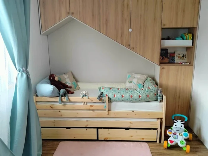 detská posteľ pod skriňou